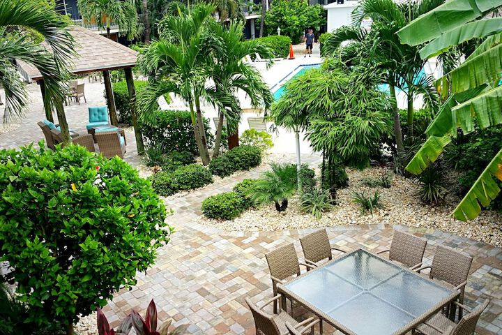 Hotel Exterior 55 of 64