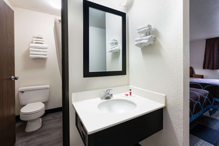 Room 16 of 24