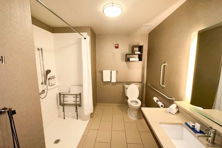 Holiday Inn Express & Suites Plymouth - Ann Arbor Area by IHG
