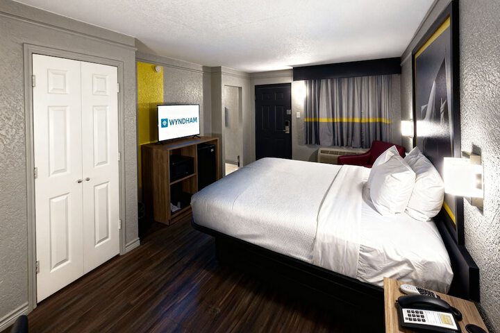 Super 8 by Wyndham Nacogdoches Near University