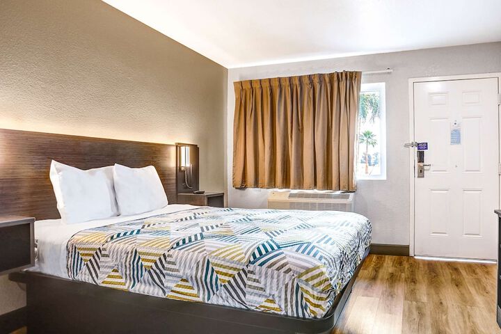 Room 11 of 29