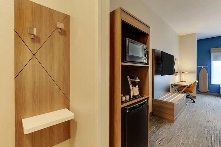 Room 17 of 46