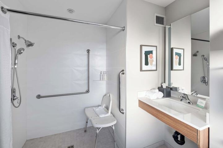 Holiday Inn Hotel & Suites Surrey East Cloverdale by IHG
