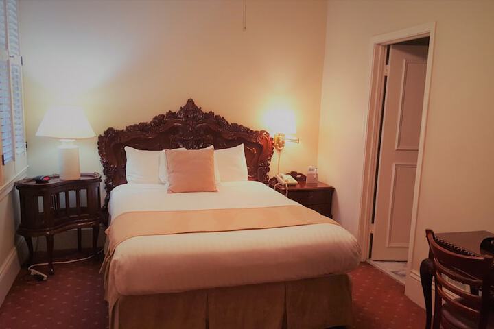 Room 32 of 49