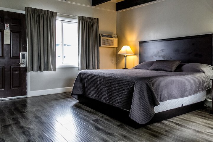 Room 14 of 16