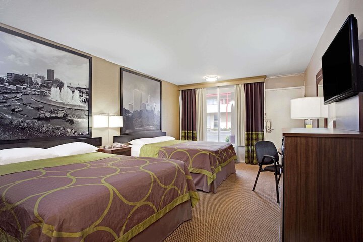 Room 14 of 15