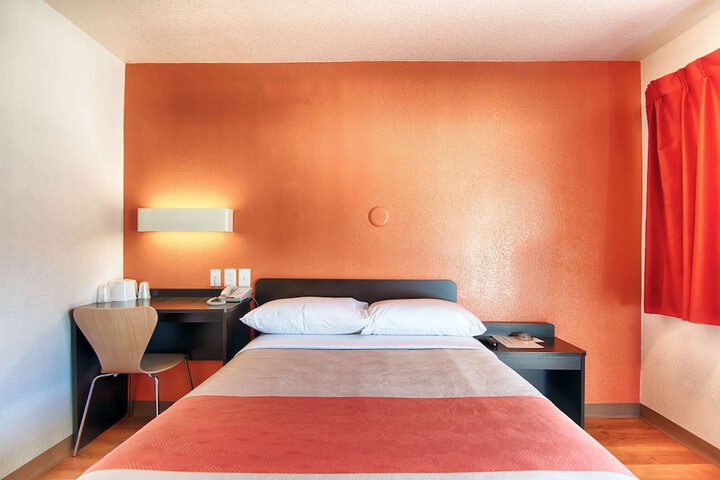 Room 17 of 27