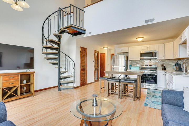 Vernon Township Condo w / Balcony Near Ski Lifts!