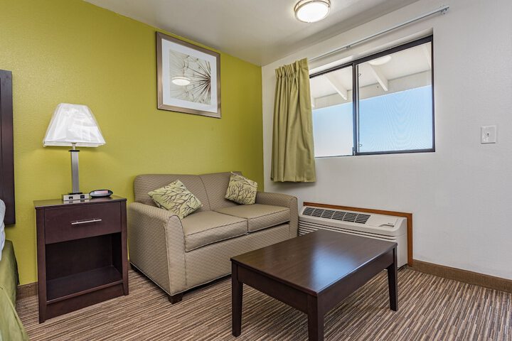 Room 10 of 32
