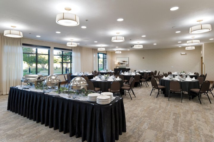 Clubhouse Hotel Suites Sioux Falls