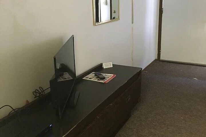 Room 9 of 9
