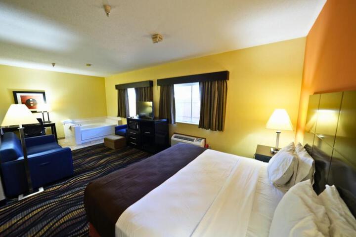 Rock Island Inn & Suites Streator IL