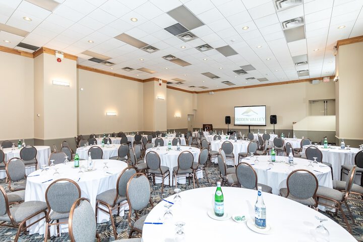 Ballroom/Hall 119 of 151