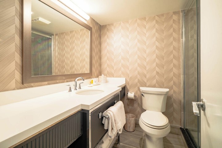 Room 15 of 38