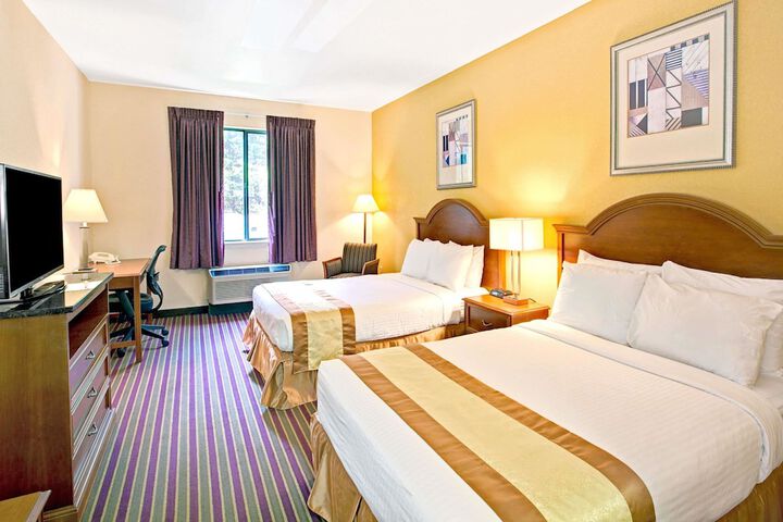 Room 10 of 19
