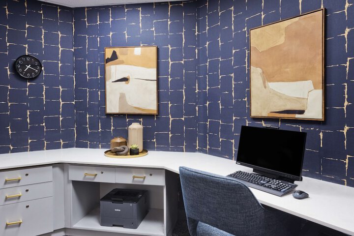 Business Center 36 of 36