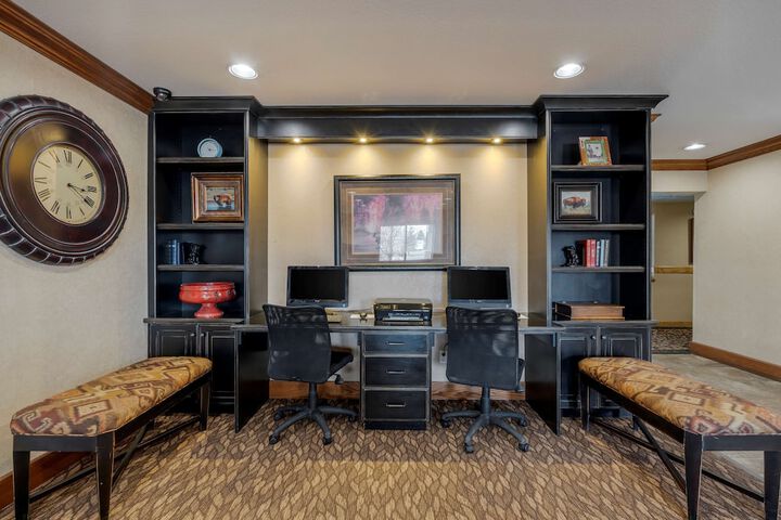 Business Center 31 of 31