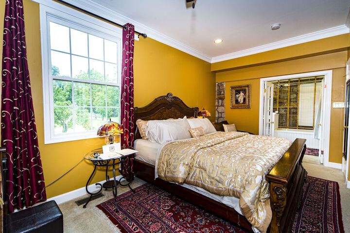 Stone Manor Boutique Inn