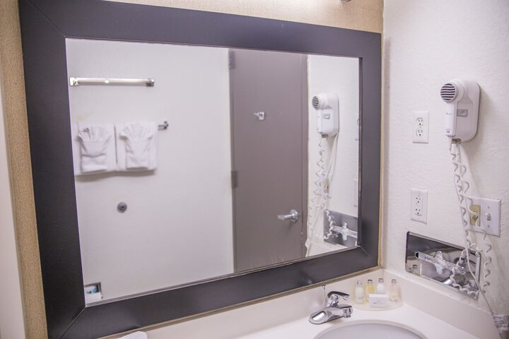 Room 10 of 26
