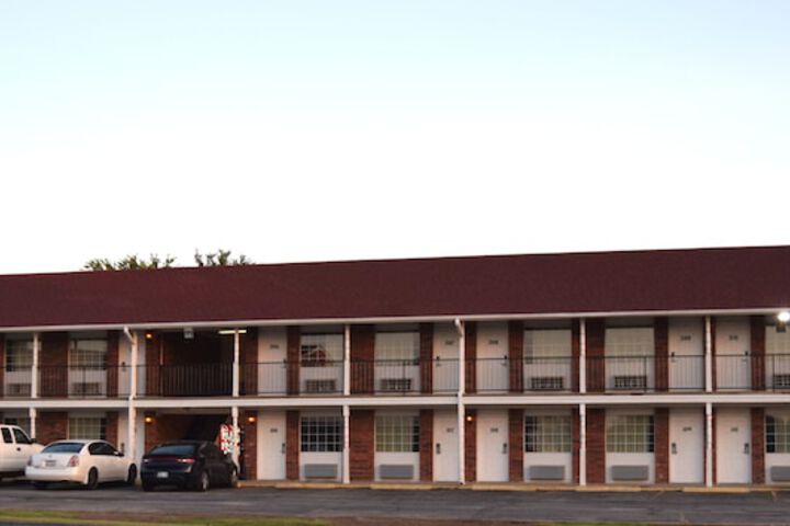 Claremore Motor Inn