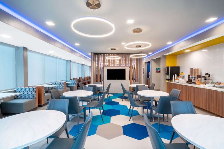 Microtel Inn & Suites by Wyndham Hot Springs
