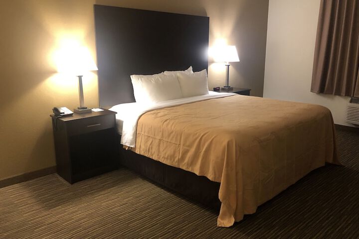 Room 8 of 17