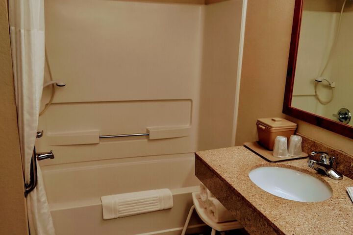 Room 25 of 34