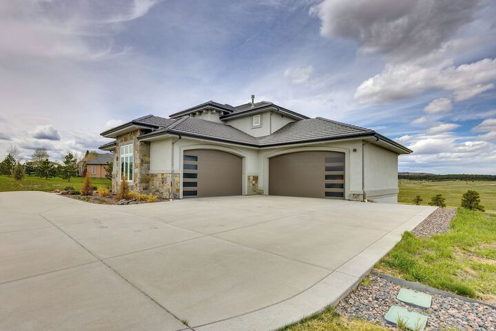Spacious Southern Colorado Home w / Mountain Views