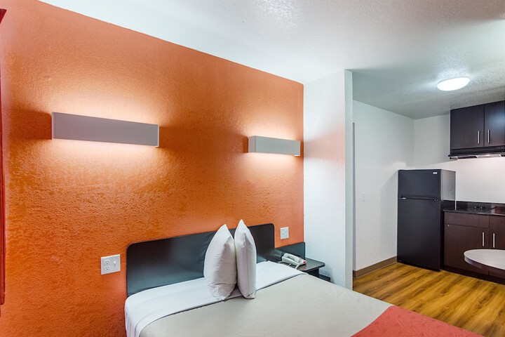 Room 18 of 40