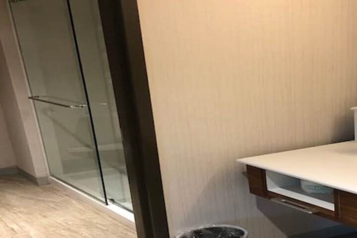 Room 17 of 34