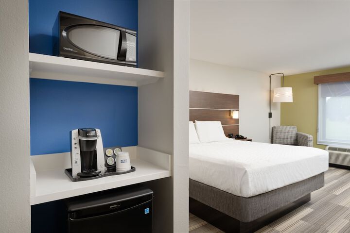 Holiday Inn Express Hotel & Suites Tullahoma by IHG