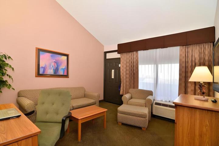 Best Western Plus Saddleback Inn & Conference Center
