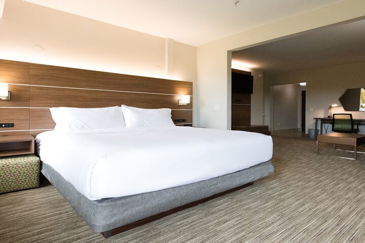 Room 32 of 59
