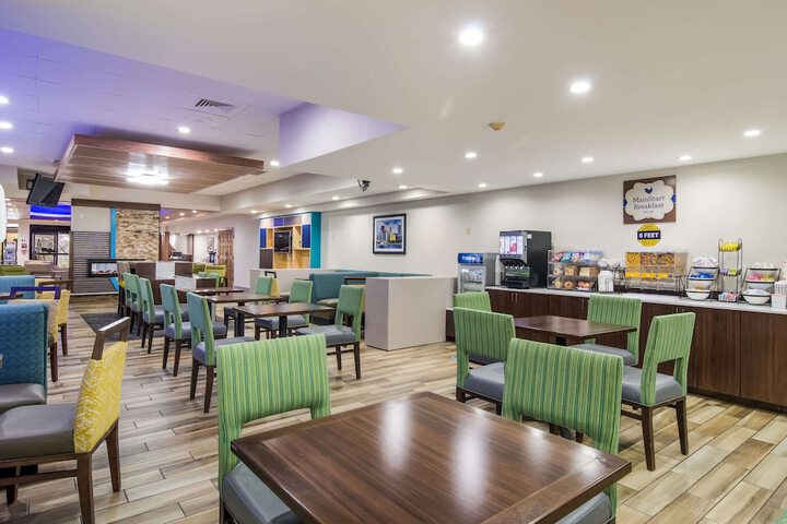 Comfort Inn & Suites Pittsburgh Fox Chapel