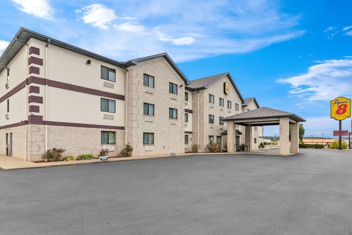 Super 8 by Wyndham Uniontown PA