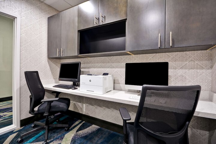 Business Center 33 of 33