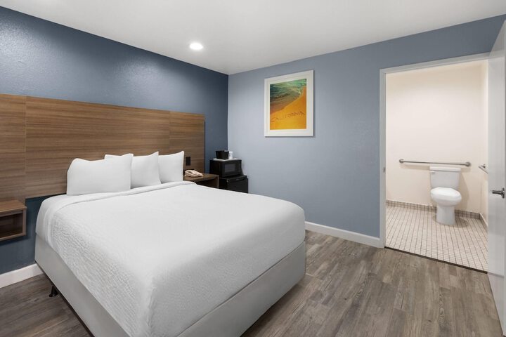 Days Inn by Wyndham Arroyo Grande / Pismo Beach