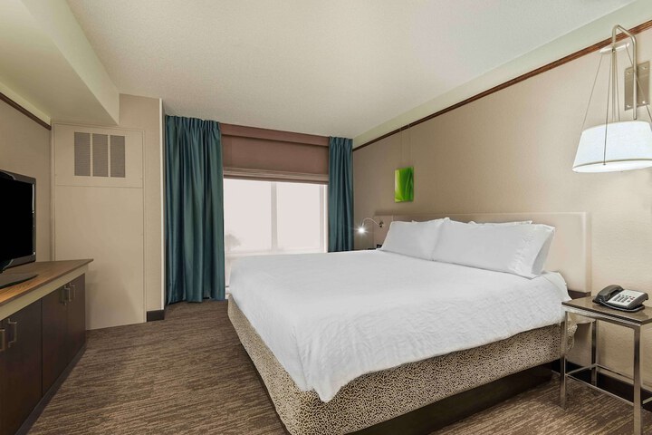 Room 27 of 49