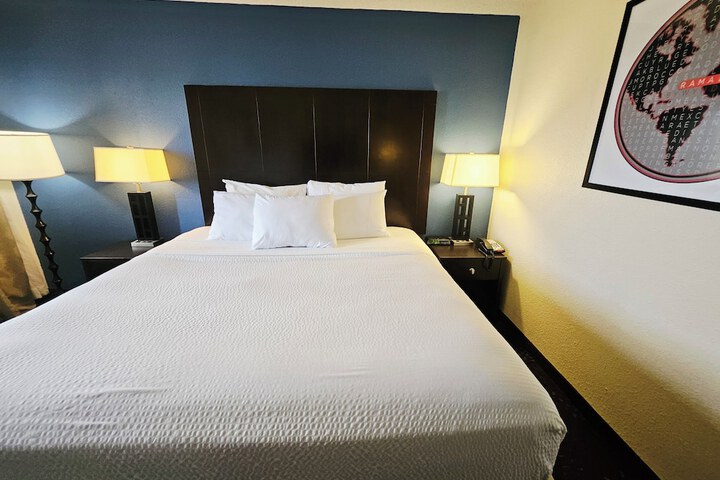 Ramada Plaza by Wyndham Sheridan Hotel & Convention Center