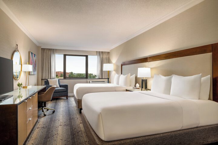 Crowne Plaza Edison by IHG