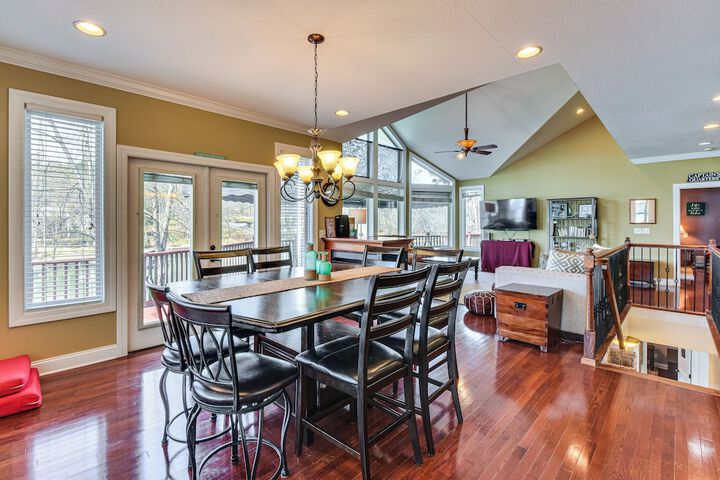 Waterfront Getaway w / Fire Pit + Game Room!