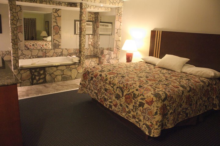 Room 9 of 36
