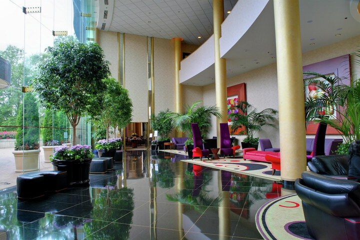 DoubleTree by Hilton Washington Dulles Airport