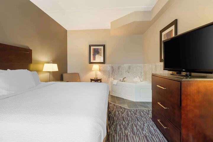 Room 32 of 51