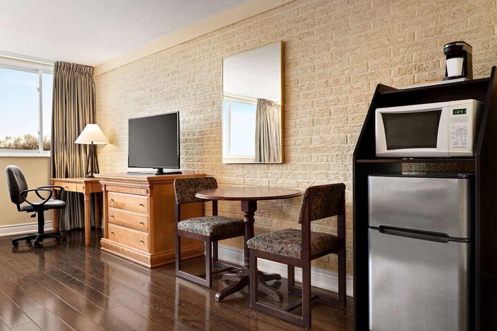 Room 10 of 29