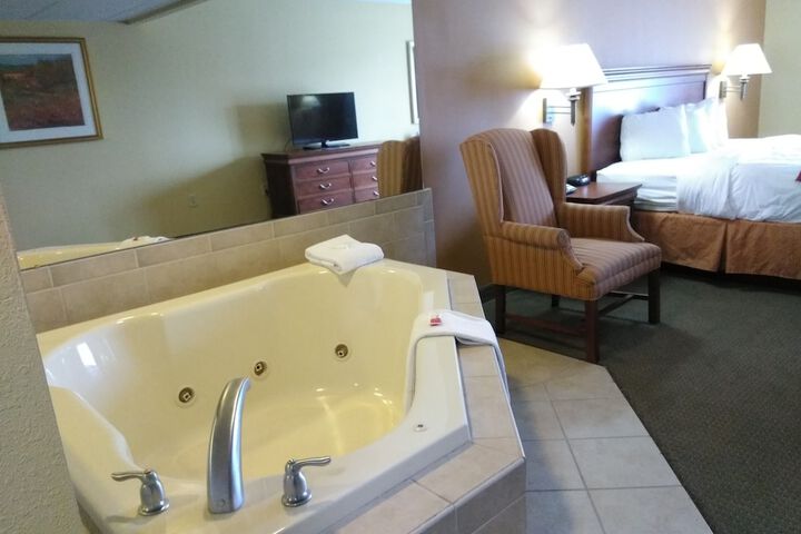 Hot Tub 25 of 30