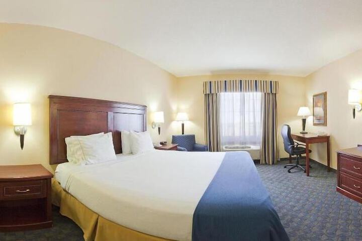 Holiday Inn Express & Suites Pampa by IHG