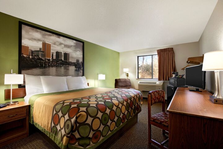 Room 5 of 9