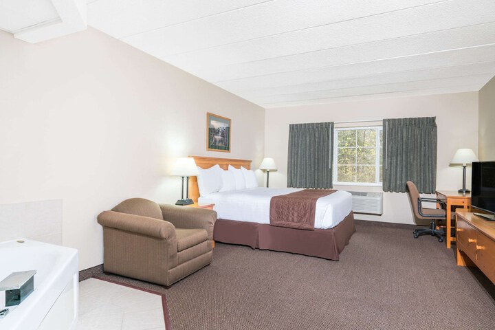 Room 4 of 16