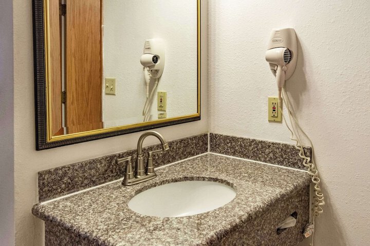 Room 52 of 58